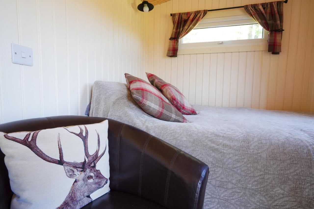The Laburnum Retreat Shepherd Hut Private Hot Tub Upper Hulme Екстер'єр фото